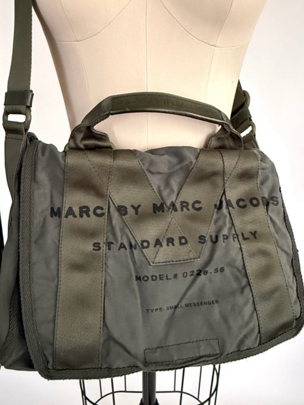 Marc by Marc Jacobs Olive Green Canvas Messenger Bag - Picture 2 of 4